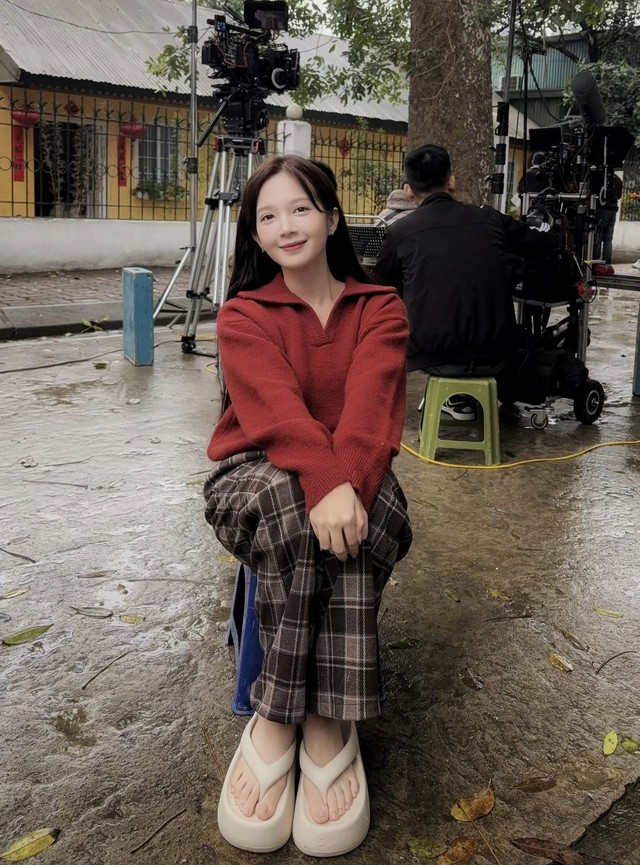 Nữ chính 'Cha tôi người ở lại' vừa được Đình Tú cầu hôn đời thực có sắc vóc ra sao?- Ảnh 3. Nữ chính 'Cha tôi người ở lại' vừa được Đình Tú cầu hôn đời thực có sắc vóc ra sao?- Ảnh 3.