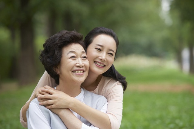 Tưởng mẹ 'cướp' trắng 2,3 tỷ tiền mừng cưới, 2 năm sau cuộc gọi từ anh trai khiến cô bật khóc- Ảnh 1. Tưởng mẹ 'cướp' trắng 2,3 tỷ tiền mừng cưới, 2 năm sau cuộc gọi từ anh trai khiến cô bật khóc- Ảnh 1.