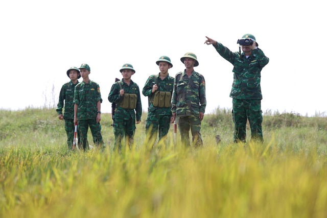 Thời tiết hôm nay: Bắc Bộ tiếp tục có mưa rào và dông; Dựng tôn, che bạt để phá dỡ tòa nhà 'Hàm cá mập' tại Hà Nội- Ảnh 5. Thời tiết hôm nay: Bắc Bộ tiếp tục có mưa rào và dông; Dựng tôn, che bạt để phá dỡ tòa nhà 'Hàm cá mập' tại Hà Nội- Ảnh 5.