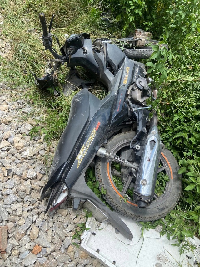 Cố băng qua đường sắt, người đàn ông bị tàu hỏa đâm tử vong- Ảnh 1. Cố băng qua đường sắt, người đàn ông bị tàu hỏa đâm tử vong- Ảnh 1.