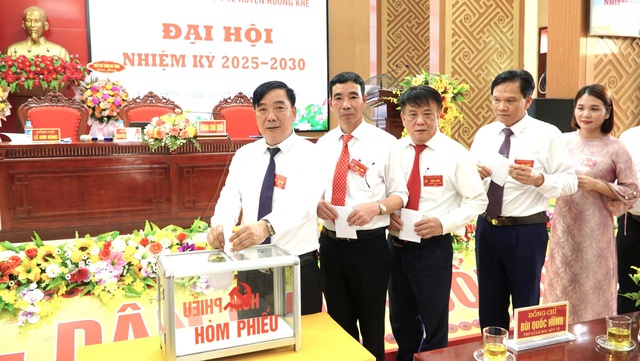 Nâng cao chất lượng chuyên môn, sáng y đức, sâu y lý và giỏi y thuật 'Vững tuyến xã, mạnh tuyến huyện'- Ảnh 2. Nâng cao chất lượng chuyên môn, sáng y đức, sâu y lý và giỏi y thuật 'Vững tuyến xã, mạnh tuyến huyện'- Ảnh 2.