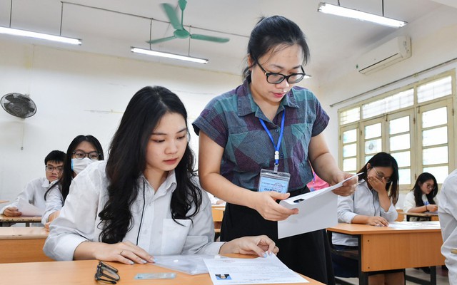 Đề thi môn Toán kỳ thi tốt nghiệp THPT 2025 - Ảnh 2. Đề thi môn Toán kỳ thi tốt nghiệp THPT 2025 - Ảnh 2.