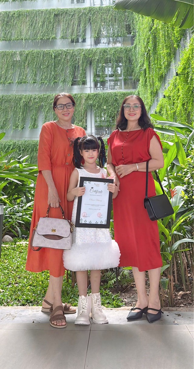 Mẹ ruột Lê Phương quê Trà Vinh ở tuổi hưu có sắc vóc trẻ đẹp, luôn là hậu phương cho con cháu - Ảnh 6. Mẹ ruột Lê Phương quê Trà Vinh ở tuổi hưu có sắc vóc trẻ đẹp, luôn là hậu phương cho con cháu - Ảnh 6.