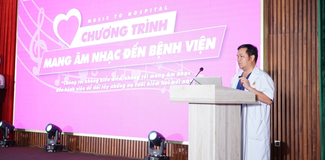 Những nụ cười hạnh phúc của người bệnh với Chương trình 'Mang âm nhạc đến bệnh viện' số 219 - Ảnh 3. Những nụ cười hạnh phúc của người bệnh với Chương trình 'Mang âm nhạc đến bệnh viện' số 219 - Ảnh 3.