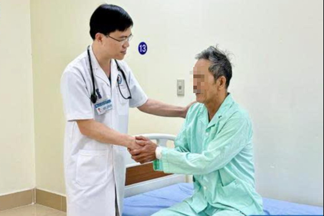 Người đàn ông 64 tuổi ở Vĩnh Phúc thoát cửa tử sau 3 lần ngừng tim dù tiền sử khỏe mạnh - Ảnh 1. Người đàn ông 64 tuổi ở Vĩnh Phúc thoát cửa tử sau 3 lần ngừng tim dù tiền sử khỏe mạnh - Ảnh 1.