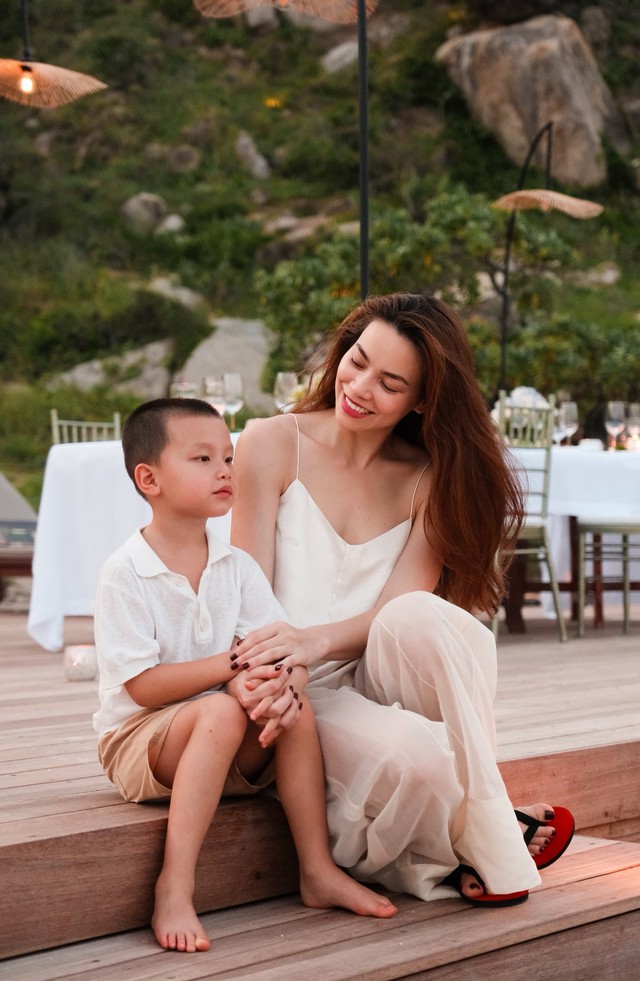 Cặp song sinh nhà Hồ Ngọc Hà gây thương nhớ bởi vóc dáng thừa hưởng từ bố mẹ- Ảnh 12. Cặp song sinh nhà Hồ Ngọc Hà gây thương nhớ bởi vóc dáng thừa hưởng từ bố mẹ- Ảnh 12.