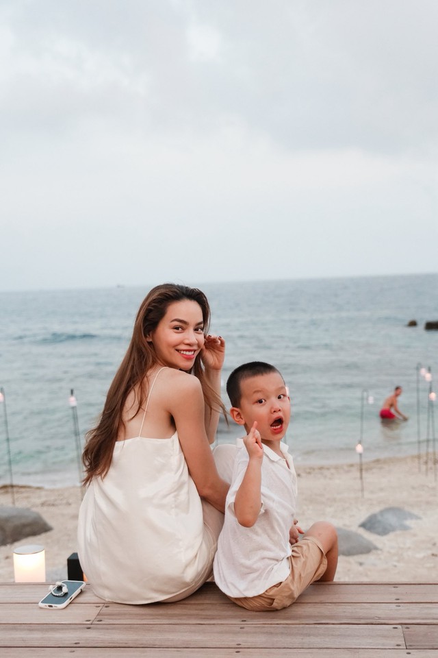 Cặp song sinh nhà Hồ Ngọc Hà gây thương nhớ bởi vóc dáng thừa hưởng từ bố mẹ- Ảnh 11. Cặp song sinh nhà Hồ Ngọc Hà gây thương nhớ bởi vóc dáng thừa hưởng từ bố mẹ- Ảnh 11.