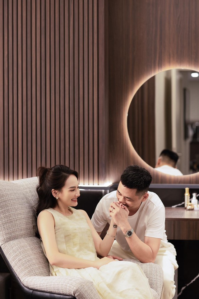 Sắc vóc 'nàng thơ' VFC vừa bị chồng 'trách yêu' trong ngày tỏ tình- Ảnh 2. Sắc vóc 'nàng thơ' VFC vừa bị chồng 'trách yêu' trong ngày tỏ tình- Ảnh 2.