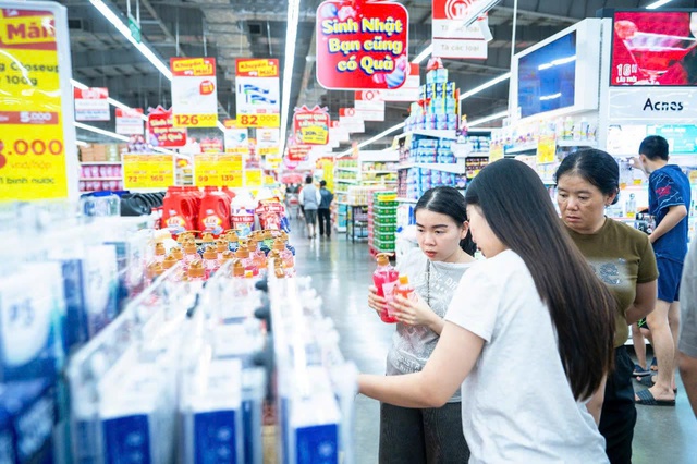 Trái cây, thực phẩm ở siêu thị vừa giảm sâu, vừa mua 2 tặng 1 - Ảnh 2. Trái cây, thực phẩm ở siêu thị vừa giảm sâu, vừa mua 2 tặng 1 - Ảnh 2.