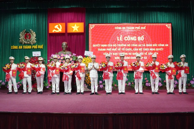 Huế có 2 tân Phó Giám đốc Công an- Ảnh 3. Huế có 2 tân Phó Giám đốc Công an- Ảnh 3.
