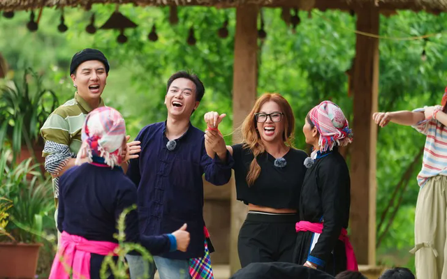 Gia đình Haha - Tập 3: Minh Tuyết, Jun Phạm, Bùi Công Nam ấn tượng văn hóa bản địa đặc sắc của Lào Cai - Ảnh 1. Gia đình Haha - Tập 3: Minh Tuyết, Jun Phạm, Bùi Công Nam ấn tượng văn hóa bản địa đặc sắc của Lào Cai - Ảnh 1.
