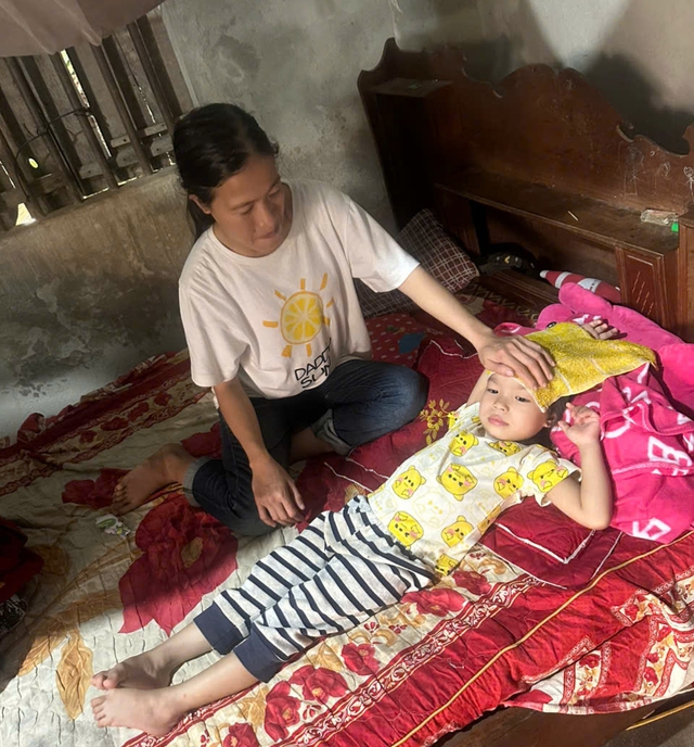Báo Sức khỏe và Đời sống trao tiền bạn đọc hỗ trợ các hoàn cảnh khó khăn ở Hà Tĩnh- Ảnh 1. Báo Sức khỏe và Đời sống trao tiền bạn đọc hỗ trợ các hoàn cảnh khó khăn ở Hà Tĩnh- Ảnh 1.