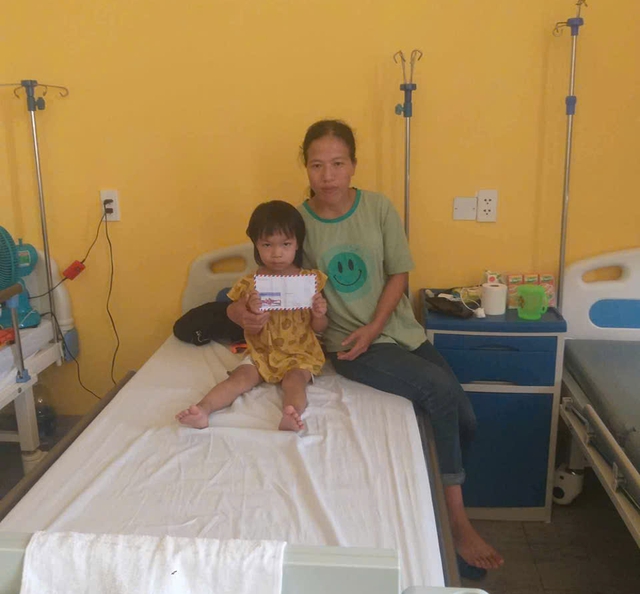 Báo Sức khỏe và Đời sống trao tiền bạn đọc hỗ trợ các hoàn cảnh khó khăn ở Hà Tĩnh- Ảnh 2. Báo Sức khỏe và Đời sống trao tiền bạn đọc hỗ trợ các hoàn cảnh khó khăn ở Hà Tĩnh- Ảnh 2.