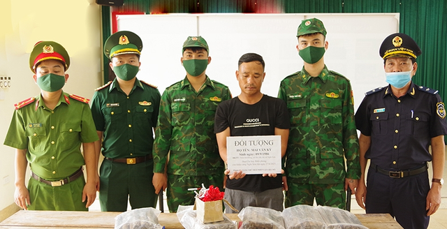 Bắt giữ người đàn ông mua chất nổ về cất giấu để đánh bắt hải sản- Ảnh 1. Bắt giữ người đàn ông mua chất nổ về cất giấu để đánh bắt hải sản- Ảnh 1.