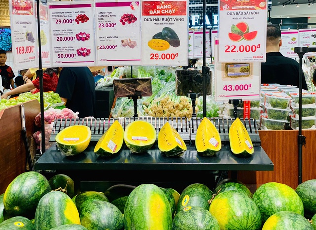 Loại quả được ví là ‘vị thuốc’ giải nhiệt mùa hè vào mùa bán la liệt vỉa hè giá 5.000 đồng/kg - Ảnh 7. Loại quả được ví là ‘vị thuốc’ giải nhiệt mùa hè vào mùa bán la liệt vỉa hè giá 5.000 đồng/kg - Ảnh 7.