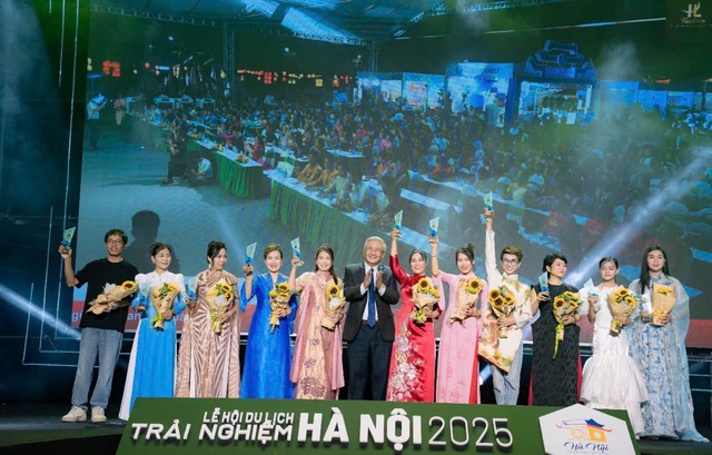 NTK Hương Vải kể chuyện Kinh kỳ - Phố Hiến bằng thời trang- Ảnh 10. NTK Hương Vải kể chuyện Kinh kỳ - Phố Hiến bằng thời trang- Ảnh 10.