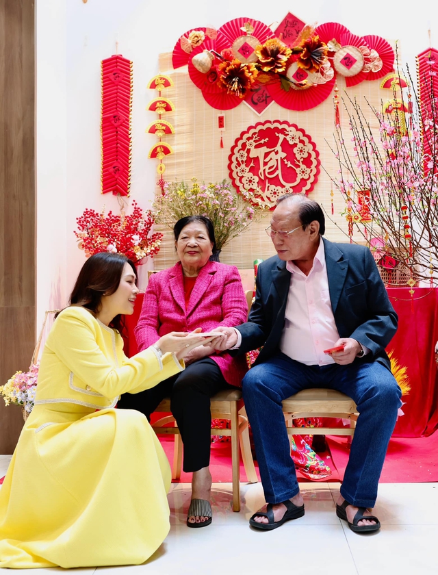 Thân thế kín tiếng của mẹ ruột Mỹ Tâm: Hoa khôi xứ Quảng một thời, tuổi xế chiều an hưởng hạnh phúc- Ảnh 5. Thân thế kín tiếng của mẹ ruột Mỹ Tâm: Hoa khôi xứ Quảng một thời, tuổi xế chiều an hưởng hạnh phúc- Ảnh 5.