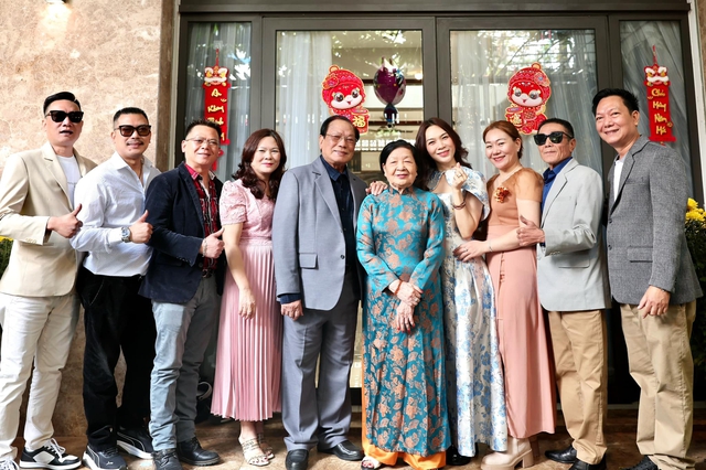 Thân thế kín tiếng của mẹ ruột Mỹ Tâm: Hoa khôi xứ Quảng một thời, tuổi xế chiều an hưởng hạnh phúc- Ảnh 11. Thân thế kín tiếng của mẹ ruột Mỹ Tâm: Hoa khôi xứ Quảng một thời, tuổi xế chiều an hưởng hạnh phúc- Ảnh 11.