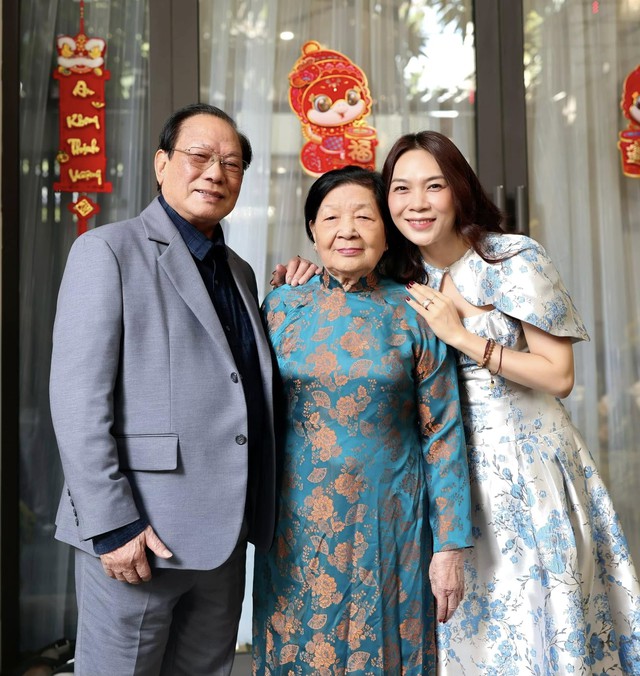 Thân thế kín tiếng của mẹ ruột Mỹ Tâm: Hoa khôi xứ Quảng một thời, tuổi xế chiều an hưởng hạnh phúc- Ảnh 10. Thân thế kín tiếng của mẹ ruột Mỹ Tâm: Hoa khôi xứ Quảng một thời, tuổi xế chiều an hưởng hạnh phúc- Ảnh 10.