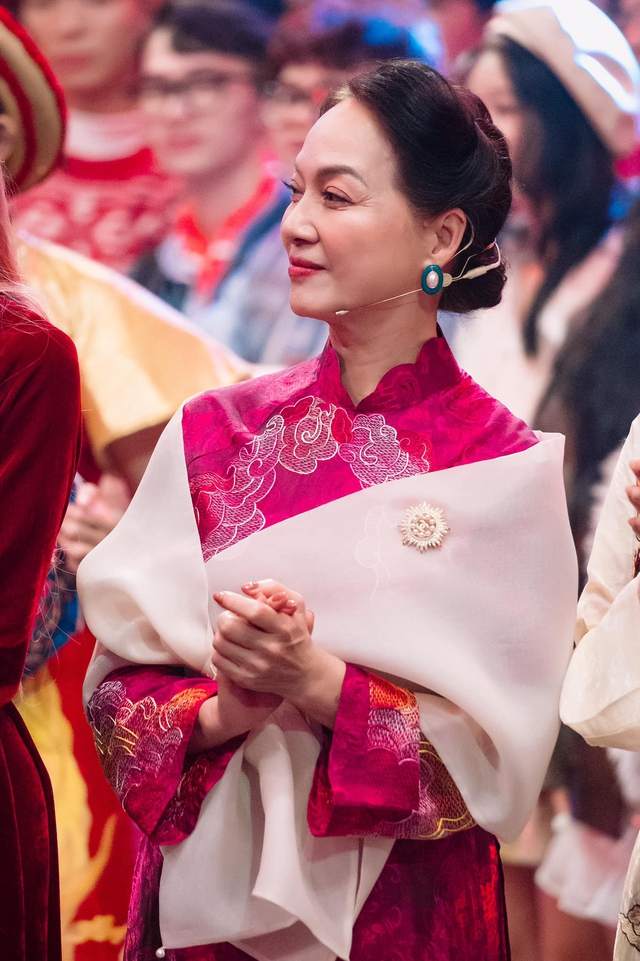 Nữ NSND từng đóng 'Săn bắt cướp' cùng Thương Tín ở tuổi hưu vẫn rất trẻ đẹp nhờ một điều giản dị- Ảnh 4. Nữ NSND từng đóng 'Săn bắt cướp' cùng Thương Tín ở tuổi hưu vẫn rất trẻ đẹp nhờ một điều giản dị- Ảnh 4.