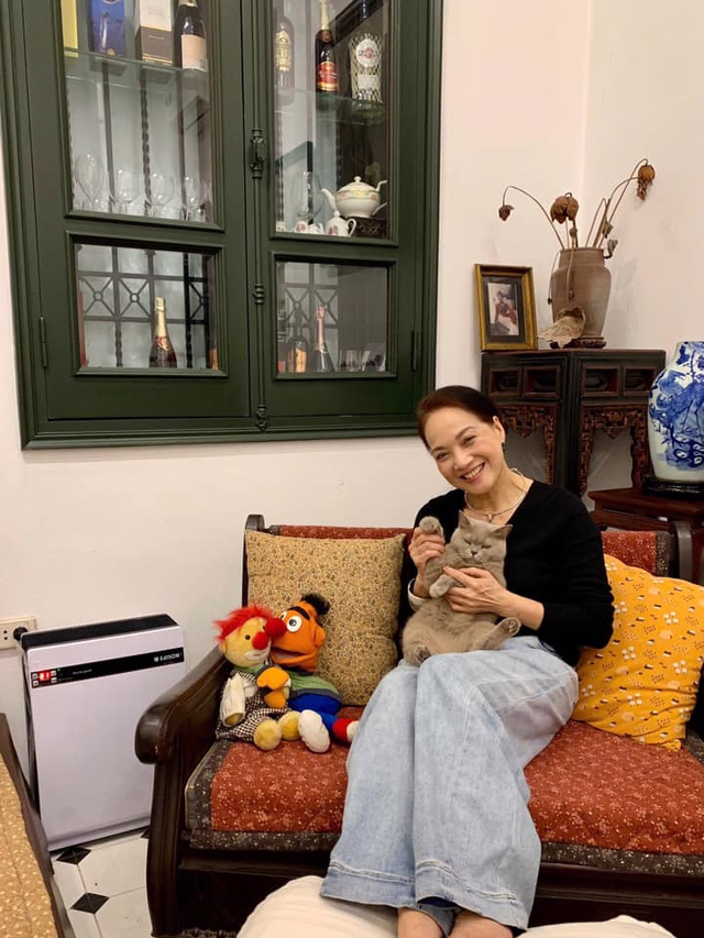 Nữ NSND từng đóng 'Săn bắt cướp' cùng Thương Tín ở tuổi hưu vẫn rất trẻ đẹp nhờ một điều giản dị- Ảnh 9. Nữ NSND từng đóng 'Săn bắt cướp' cùng Thương Tín ở tuổi hưu vẫn rất trẻ đẹp nhờ một điều giản dị- Ảnh 9.