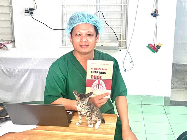 thsbs-duong-van-ninh-va-cuon-sach-1749004192470945608559.jpg