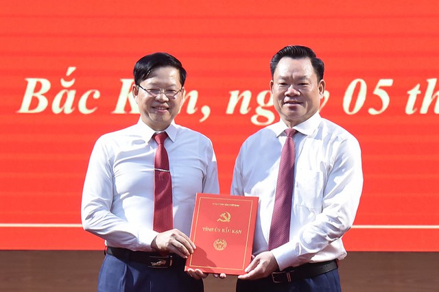 Ông Đinh Quang Tuyên được bầu làm Phó bí thư Tỉnh ủy Bắc Kạn- Ảnh 1. Ông Đinh Quang Tuyên được bầu làm Phó bí thư Tỉnh ủy Bắc Kạn- Ảnh 1.