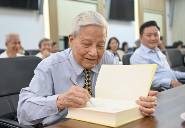 'Tinh hoa cách mạng Việt Nam' qua lăng kính của nhà báo lão thành Hà Đăng- Ảnh 2. 'Tinh hoa cách mạng Việt Nam' qua lăng kính của nhà báo lão thành Hà Đăng- Ảnh 2.