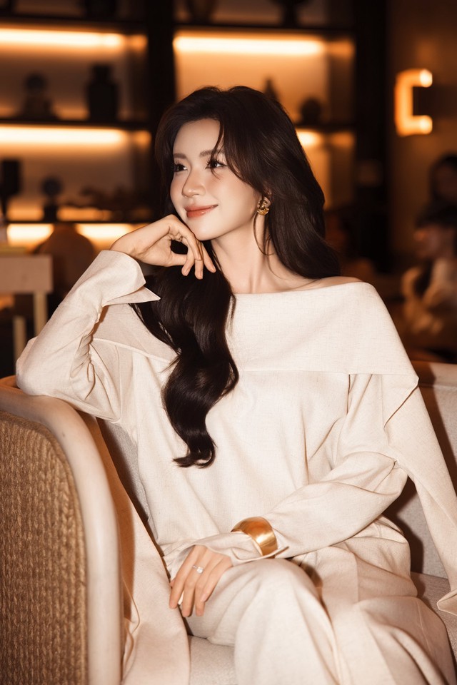Nữ diễn viên quê Nam Định đang gây tranh cãi trong 'Dịu dàng màu nắng', đời thực là cháu dâu NSƯT Chí Trung- Ảnh 5. Nữ diễn viên quê Nam Định đang gây tranh cãi trong 'Dịu dàng màu nắng', đời thực là cháu dâu NSƯT Chí Trung- Ảnh 5.