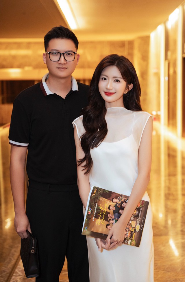 Nữ diễn viên quê Nam Định đang gây tranh cãi trong 'Dịu dàng màu nắng', đời thực là cháu dâu NSƯT Chí Trung- Ảnh 7. Nữ diễn viên quê Nam Định đang gây tranh cãi trong 'Dịu dàng màu nắng', đời thực là cháu dâu NSƯT Chí Trung- Ảnh 7.