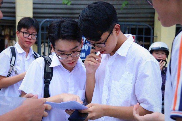 Trường chuyên nào tại Hà Nội công bố điểm chuẩn đầu tiên vào lớp 10?- Ảnh 2.