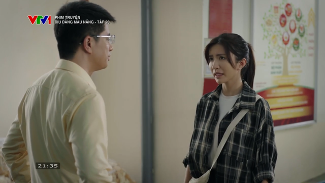 'Dịu dàng màu nắng' tập mới nhất: Phong rơi vào bẫy của bà giám đốc- Ảnh 2. 'Dịu dàng màu nắng' tập mới nhất: Phong rơi vào bẫy của bà giám đốc- Ảnh 2.