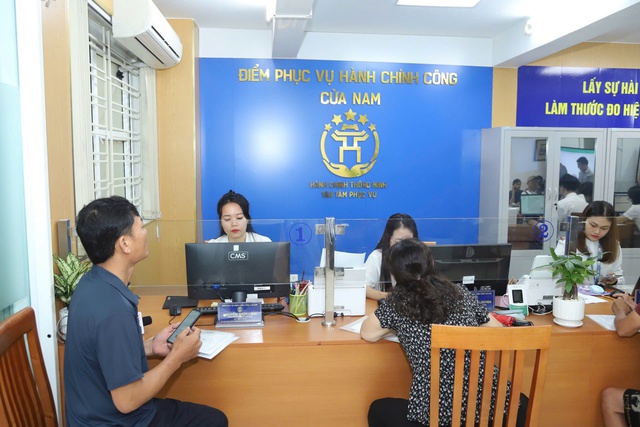 Người dân Hà Nội làm thủ tục thuận tiện trong ngày đầu vận hành chính quyền 2 cấp - Ảnh 9. Người dân Hà Nội làm thủ tục thuận tiện trong ngày đầu vận hành chính quyền 2 cấp - Ảnh 9.