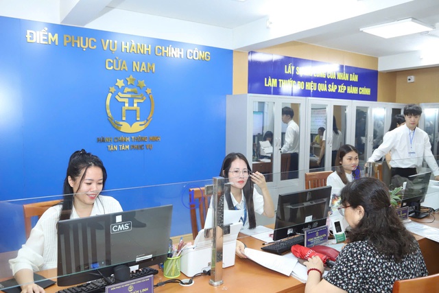 Người dân Hà Nội làm thủ tục thuận tiện trong ngày đầu vận hành chính quyền 2 cấp - Ảnh 1. Người dân Hà Nội làm thủ tục thuận tiện trong ngày đầu vận hành chính quyền 2 cấp - Ảnh 1.