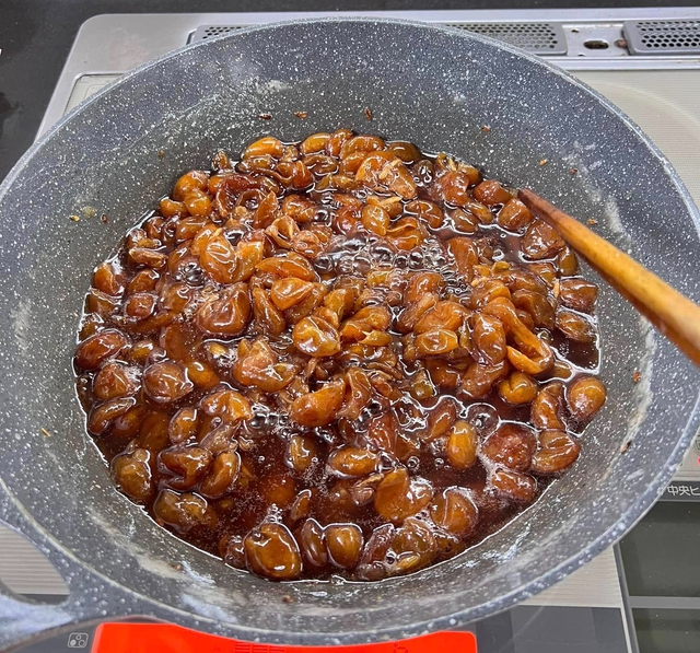 Chị em đua nhau mua quất hồng bì giá rẻ, chỉ từ 15.000 đồng/kg để ngâm trị ho và ăn được vài tháng- Ảnh 6. Chị em đua nhau mua quất hồng bì giá rẻ, chỉ từ 15.000 đồng/kg để ngâm trị ho và ăn được vài tháng- Ảnh 6.