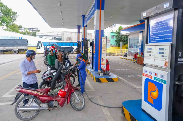 Sau một nhịp giảm sâu, giá xăng dầu bất ngờ đảo chiều tăng vọt- Ảnh 2. Sau một nhịp giảm sâu, giá xăng dầu bất ngờ đảo chiều tăng vọt- Ảnh 2.