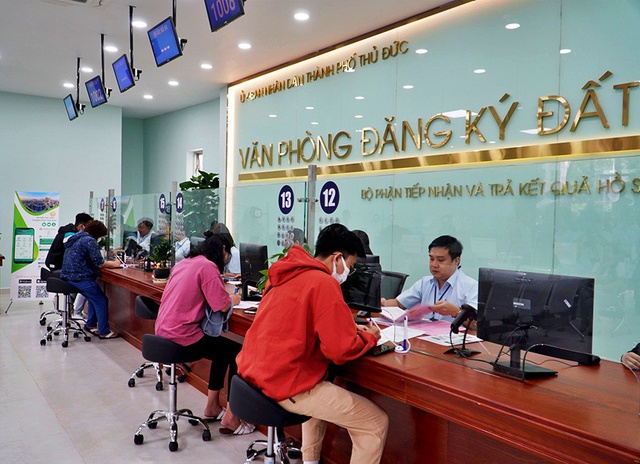 Chậm sang tên sổ đỏ 2025, người dân có thể bị phạt rất nặng đến tiền triệu - Ảnh 3. Chậm sang tên sổ đỏ 2025, người dân có thể bị phạt rất nặng đến tiền triệu - Ảnh 3.