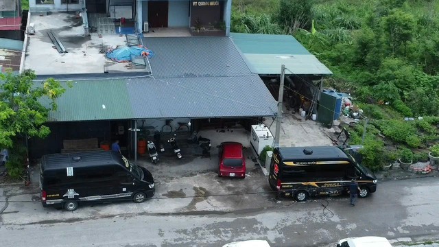Tiếp vụ nhà xe Quang Mười ở Quảng Ninh bị tố chạy ẩu: Trạm tiếp nhiên liệu có dấu hiệu bị tháo dỡ- Ảnh 1. Tiếp vụ nhà xe Quang Mười ở Quảng Ninh bị tố chạy ẩu: Trạm tiếp nhiên liệu có dấu hiệu bị tháo dỡ- Ảnh 1.
