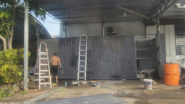 Tiếp vụ nhà xe Quang Mười ở Quảng Ninh bị tố chạy ẩu: Trạm tiếp nhiên liệu có dấu hiệu bị tháo dỡ- Ảnh 3. Tiếp vụ nhà xe Quang Mười ở Quảng Ninh bị tố chạy ẩu: Trạm tiếp nhiên liệu có dấu hiệu bị tháo dỡ- Ảnh 3.