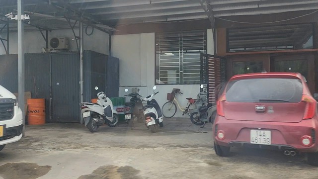 Tiếp vụ nhà xe Quang Mười ở Quảng Ninh bị tố chạy ẩu: Trạm tiếp nhiên liệu có dấu hiệu bị tháo dỡ- Ảnh 2. Tiếp vụ nhà xe Quang Mười ở Quảng Ninh bị tố chạy ẩu: Trạm tiếp nhiên liệu có dấu hiệu bị tháo dỡ- Ảnh 2.