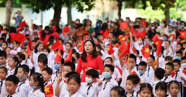 Tin sáng 13/7: Hàng chục triệu học sinh, sinh viên được hỗ trợ tối thiểu 50% mức đóng BHYT; Hà Nội cấm xe máy chạy xăng dầu trong Vành đai 1 từ tháng 7/2026 - Ảnh 1. Tin sáng 13/7: Hàng chục triệu học sinh, sinh viên được hỗ trợ tối thiểu 50% mức đóng BHYT; Hà Nội cấm xe máy chạy xăng dầu trong Vành đai 1 từ tháng 7/2026 - Ảnh 1.