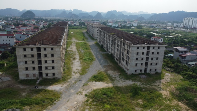 Thâm nhập bên trong ký túc xá bỏ hoang sắp trở thành nhà ở công vụ mới của Ninh Bình- Ảnh 1.
