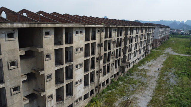 Thâm nhập bên trong ký túc xá bỏ hoang sắp trở thành nhà ở công vụ mới của Ninh Bình- Ảnh 10.