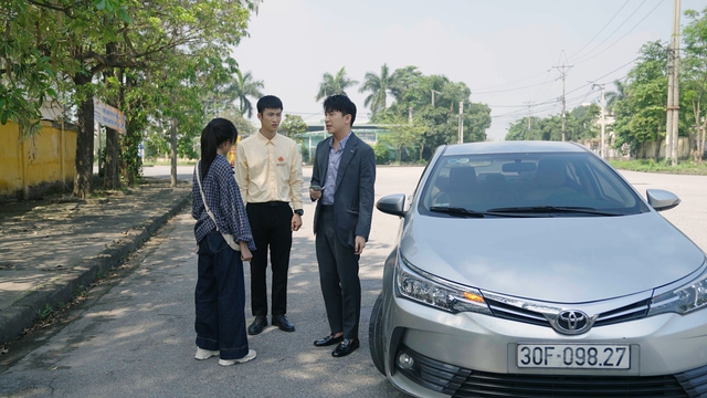 Duy Khánh 'xả vai' bộ đội vào vai anh chàng lái xe vui tính trong 'Dịu dàng màu nắng' - Ảnh 6. Duy Khánh 'xả vai' bộ đội vào vai anh chàng lái xe vui tính trong 'Dịu dàng màu nắng' - Ảnh 6.