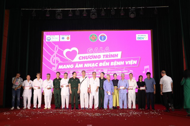 Gặp gỡ bệnh nhân ung thư giai đoạn cuối tìm lại nghị lực sống từ tiếng hát nơi phòng bệnh - Ảnh 3. Gặp gỡ bệnh nhân ung thư giai đoạn cuối tìm lại nghị lực sống từ tiếng hát nơi phòng bệnh - Ảnh 3.