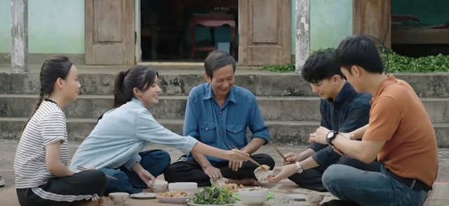 'Dịu dàng màu nắng' mới nhất (tập 30): Nghĩa chết lặng khi thấy cảnh tượng không mong muốn giữa Xuân và sếp Phong - Ảnh 1. 'Dịu dàng màu nắng' mới nhất (tập 30): Nghĩa chết lặng khi thấy cảnh tượng không mong muốn giữa Xuân và sếp Phong - Ảnh 1.