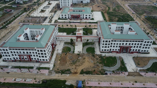 Gần 20 năm để xây dựng, Trường Đại học Hoa Lư ở Ninh Bình hiện ra sao? - Ảnh 2. Gần 20 năm để xây dựng, Trường Đại học Hoa Lư ở Ninh Bình hiện ra sao? - Ảnh 2.