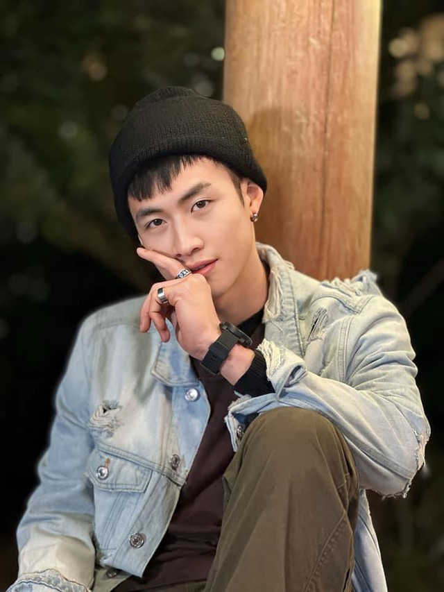 Duy Khánh 'xả vai' bộ đội vào vai anh chàng lái xe vui tính trong 'Dịu dàng màu nắng' - Ảnh 1. Duy Khánh 'xả vai' bộ đội vào vai anh chàng lái xe vui tính trong 'Dịu dàng màu nắng' - Ảnh 1.