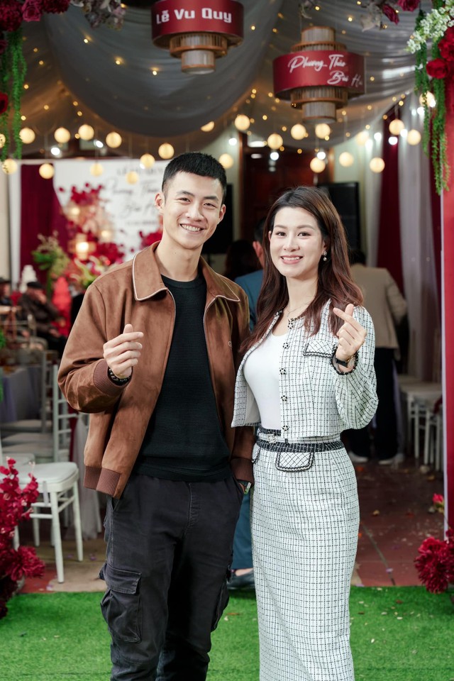 Duy Khánh 'xả vai' bộ đội vào vai anh chàng lái xe vui tính trong 'Dịu dàng màu nắng' - Ảnh 4. Duy Khánh 'xả vai' bộ đội vào vai anh chàng lái xe vui tính trong 'Dịu dàng màu nắng' - Ảnh 4.