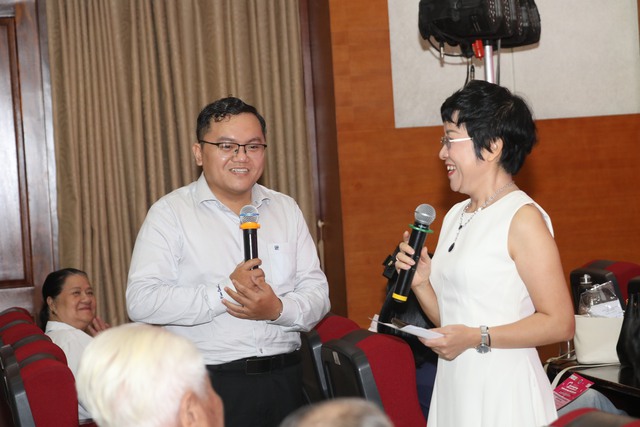 Phan Viết Vinh - Bệnh nhân ung thư giai đoạn cuối tìm lại nghị lực sống từ tiếng hát nơi phòng bệnh- Ảnh 4. Phan Viết Vinh - Bệnh nhân ung thư giai đoạn cuối tìm lại nghị lực sống từ tiếng hát nơi phòng bệnh- Ảnh 4.